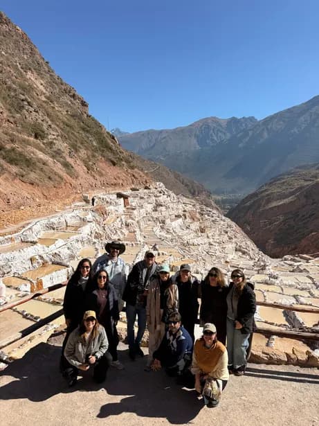 Grupo nas salineras de Maras